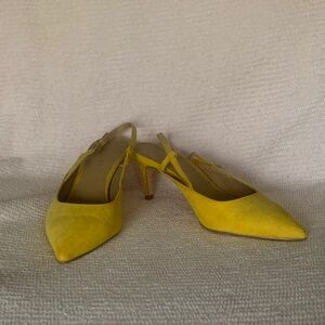 Gallery Yellow Pointed-Toe Slingback Heels